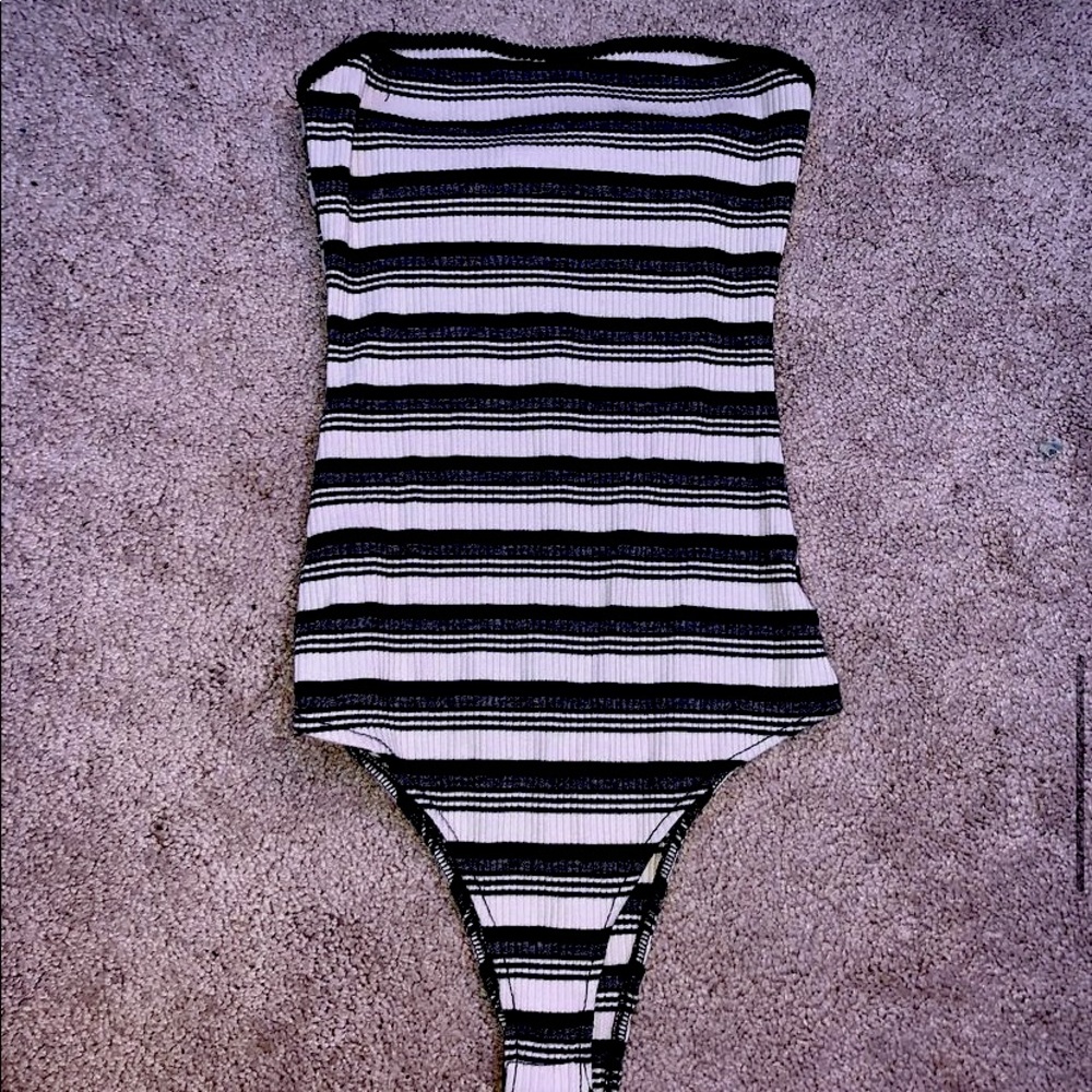 This body suit is more than perfect! It strapless so it’s sexy and easy to wear.